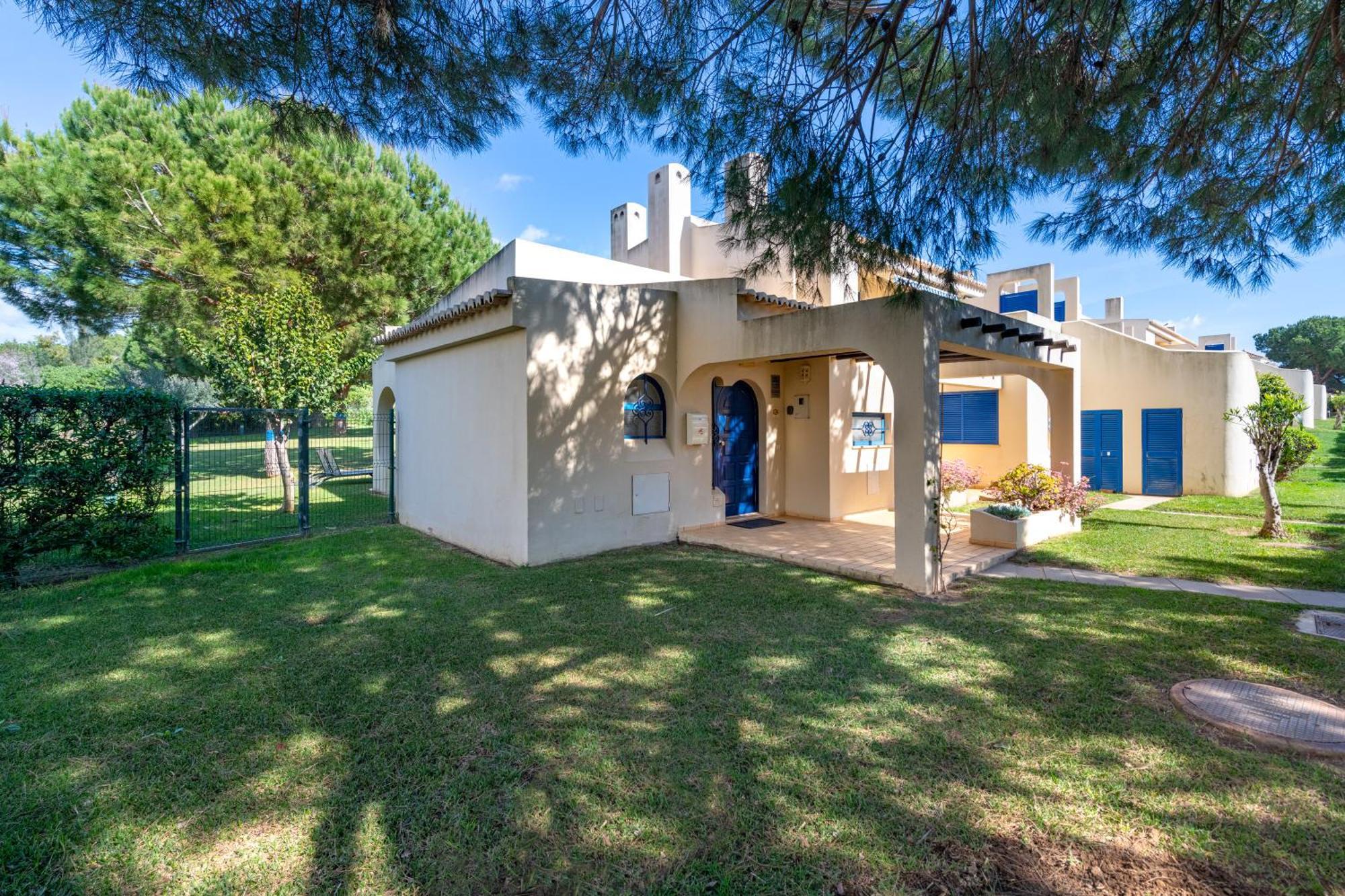 Paraiso de Alvor: Poolside Retreat Near Beach and Village Exterior photo