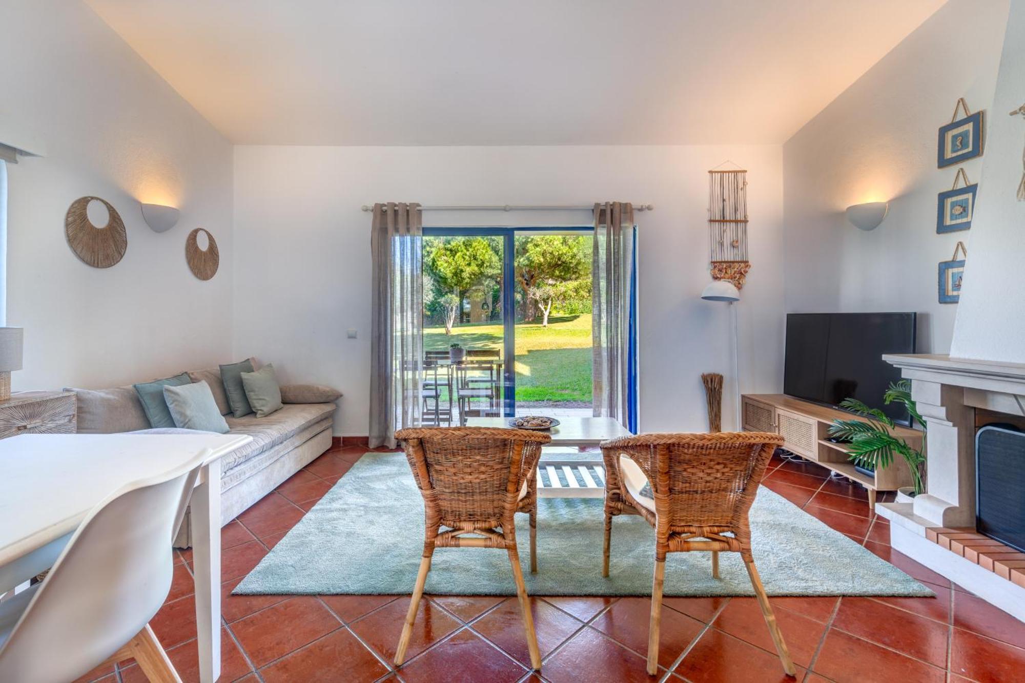 Paraiso de Alvor: Poolside Retreat Near Beach and Village Exterior photo